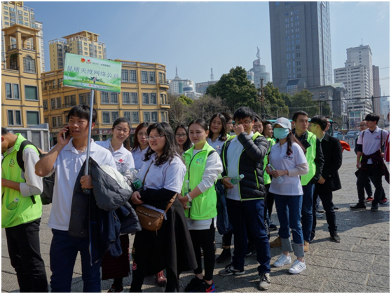 雷锋精神，人人可学;奉献爱心，处处可为。积小善为大善，善莫大焉。当有人需要帮助时，大家搭把手、出份力，社会将变得更加美好。